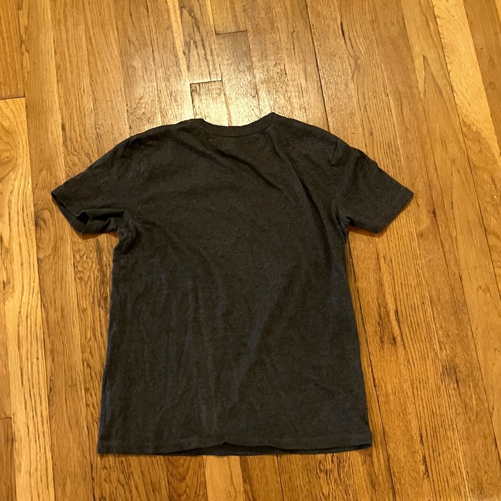 Eddie Bauer grey lead the pack wolf graphic tee shirt size m 10/12 boys - Picture 5 of 5